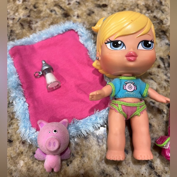 Bratz Babyz CLOE Doll with Bottle 1st Edition 2004 MGA - Picture 2 of 3